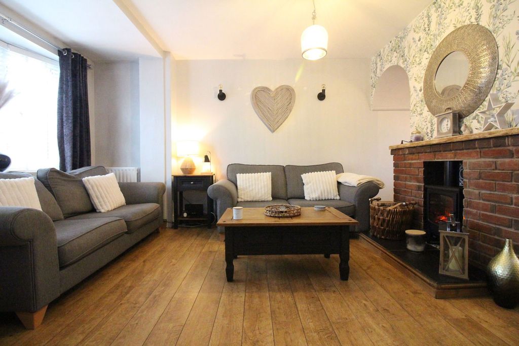 Property photo 2 of 18