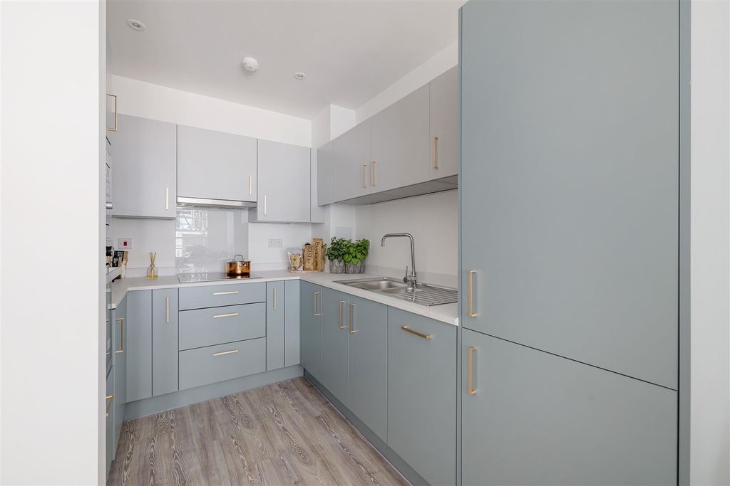 Property photo 2 of 16 The Masey, E17