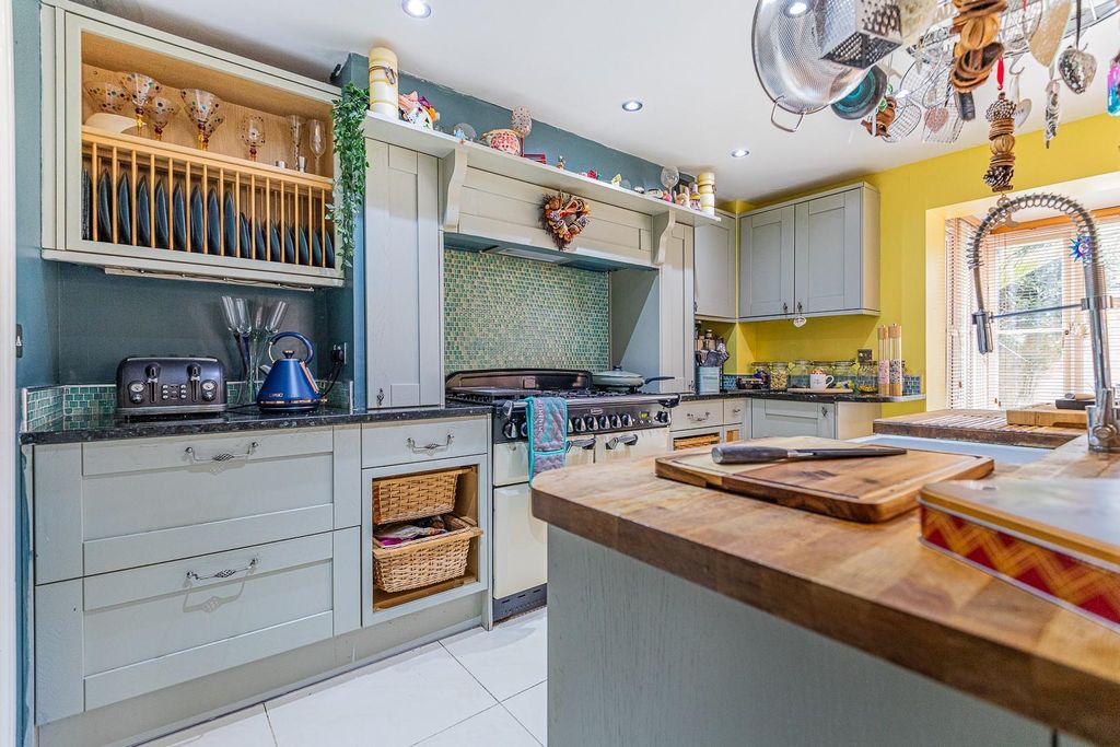 Property photo 2 of 30 Clos Yr Erw 10-9.Jpg