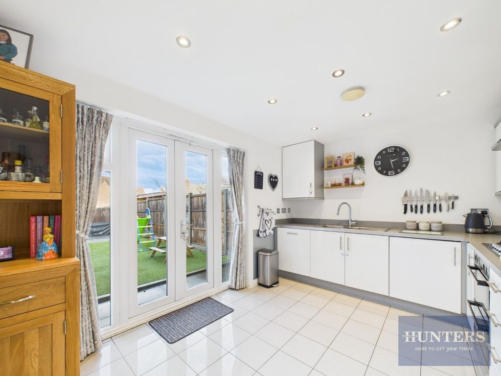 Property photo 3 of 15 Kitchen / Dining Area