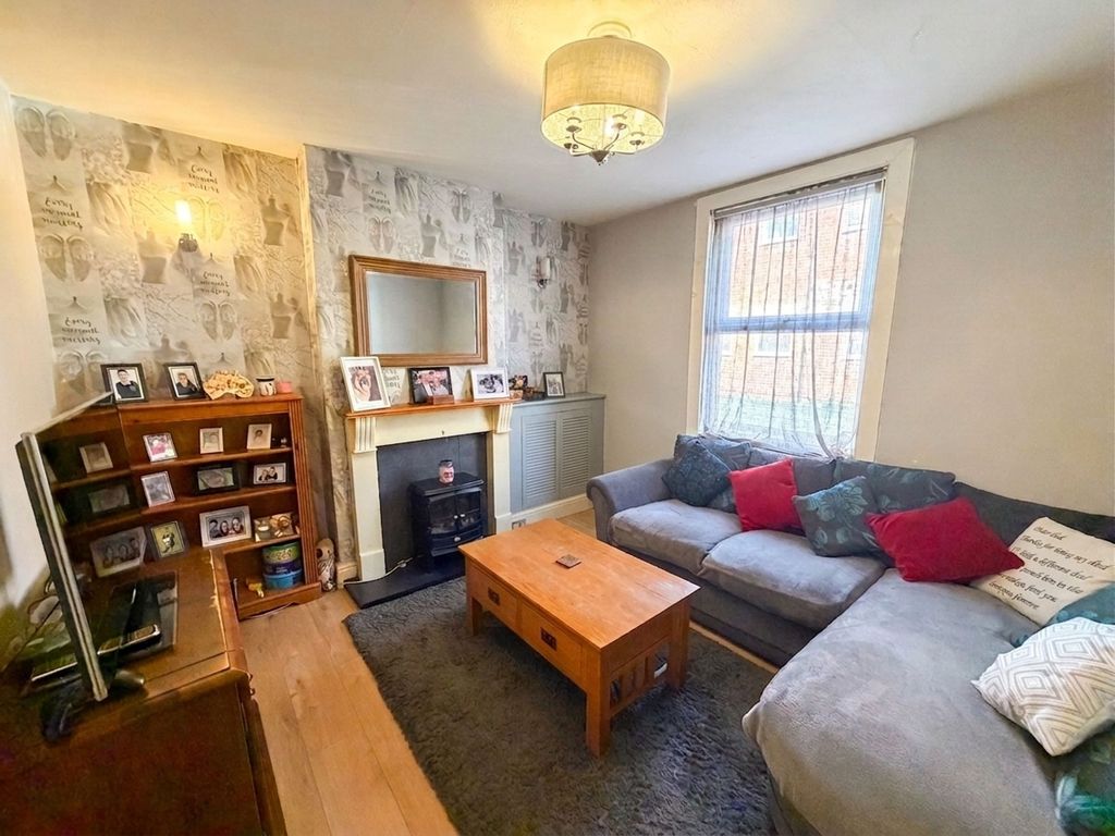 Property photo 3 of 9 Lounge