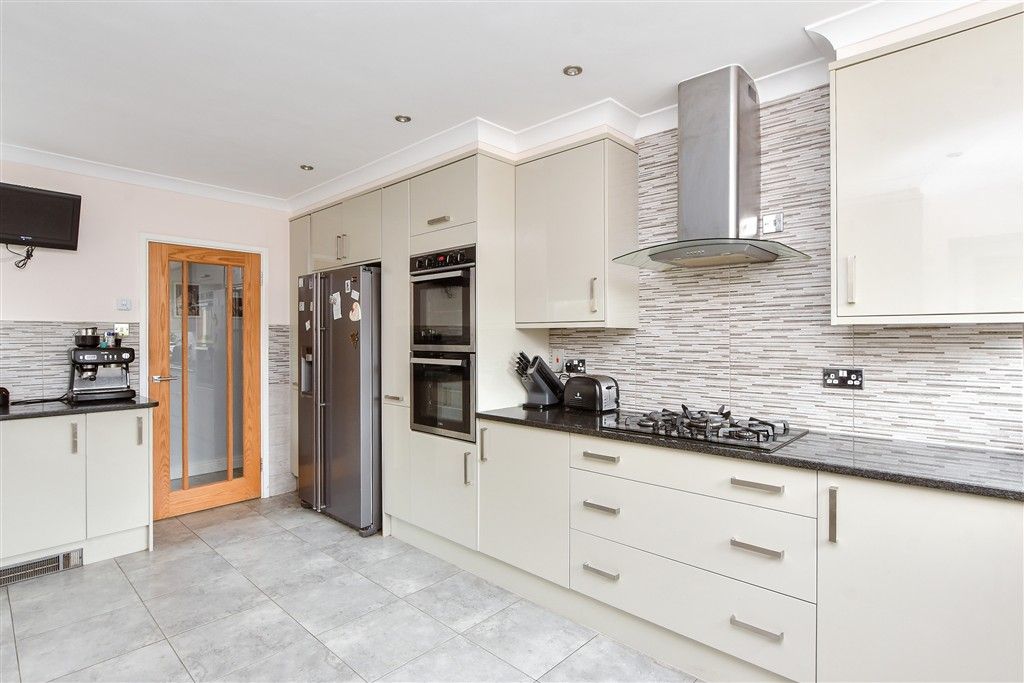 Property photo 1 of 18 Kitchen