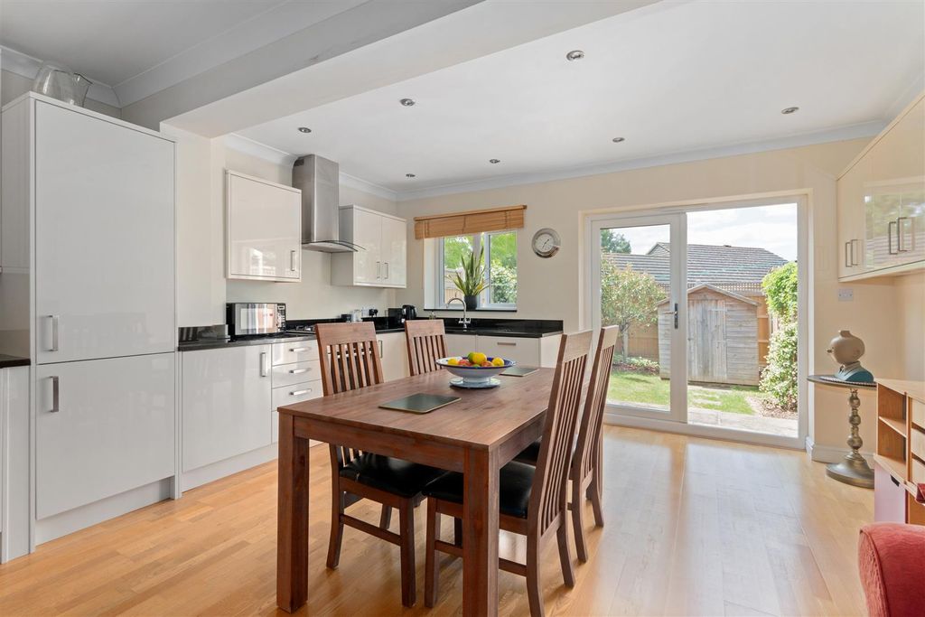 Property photo 3 of 12 Mostyn Road