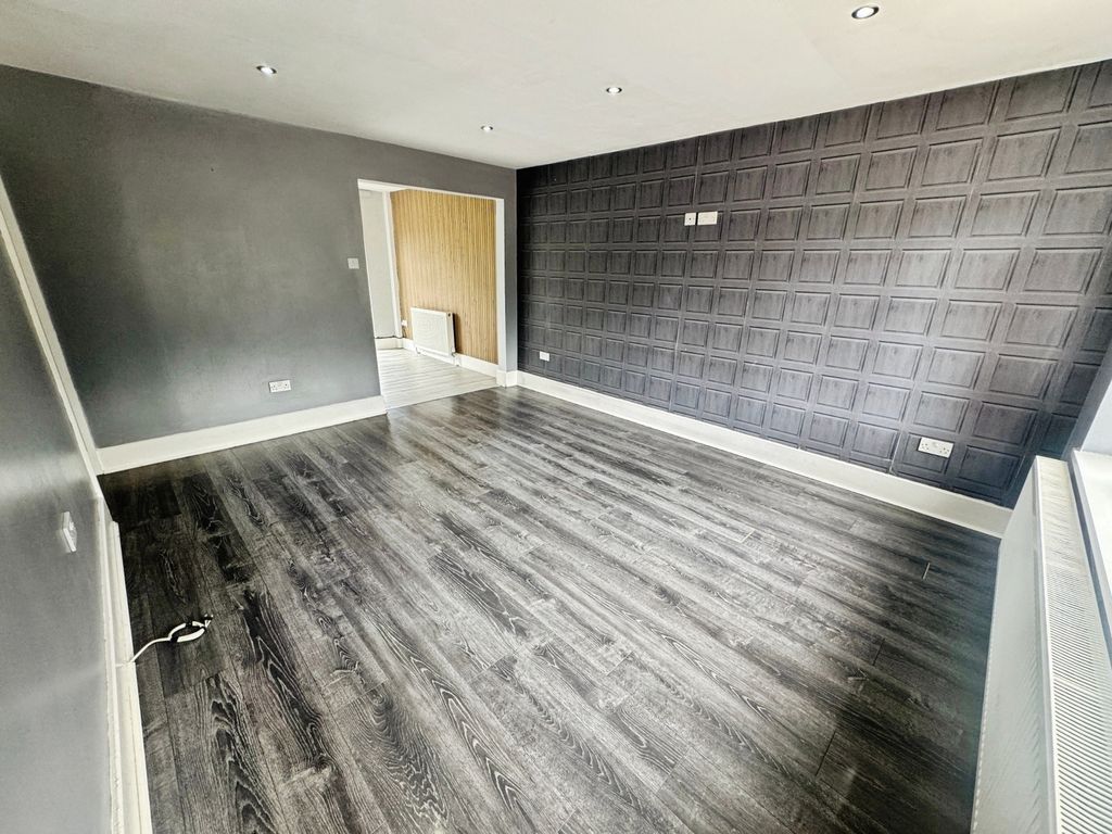 Property photo 2 of 11 Living Room