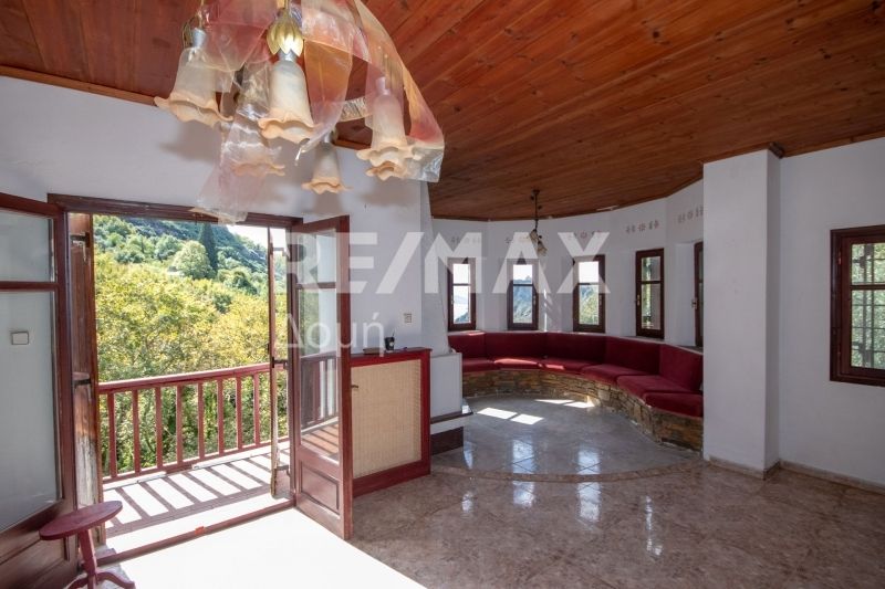 Property photo 2 of 44