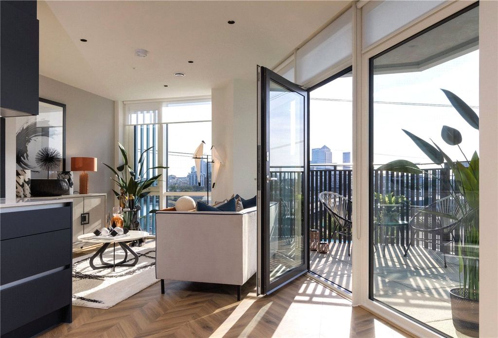 Property photo 3 of 19 Living Room