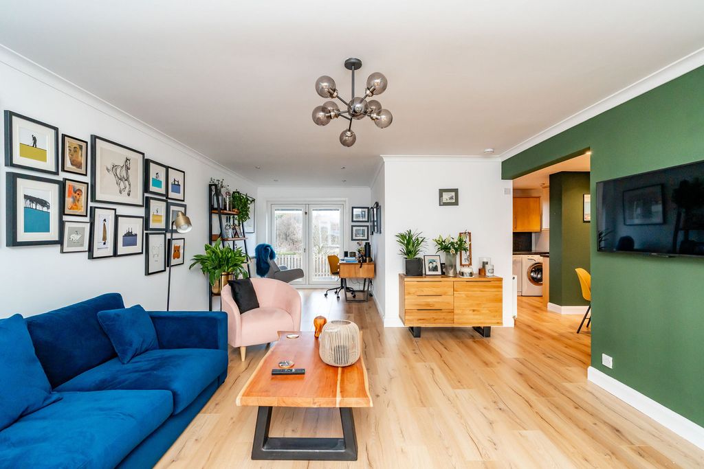 Property photo 3 of 28