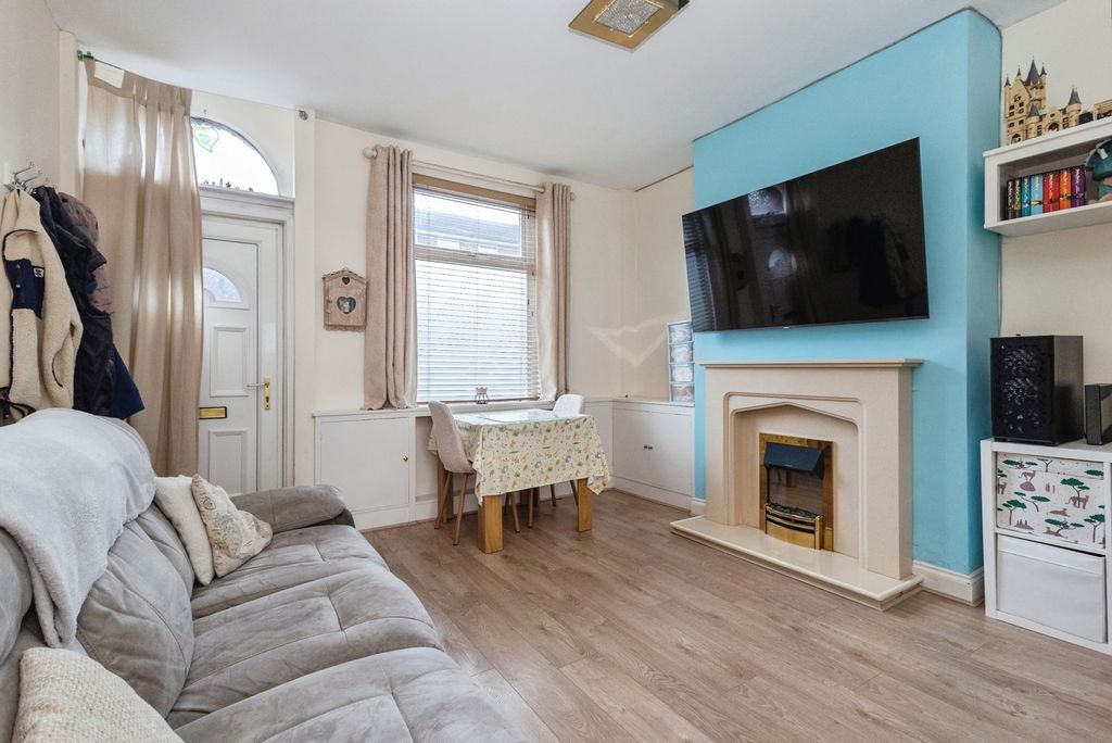 Property photo 2 of 17 Pbox-Img.Jpg