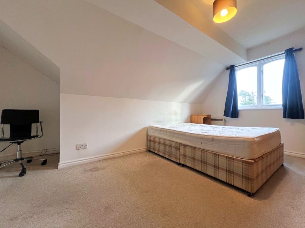 Property photo 3 of 6 04d97F3A-Bedf-41Bd-B013-57667551dc9d.Jpg