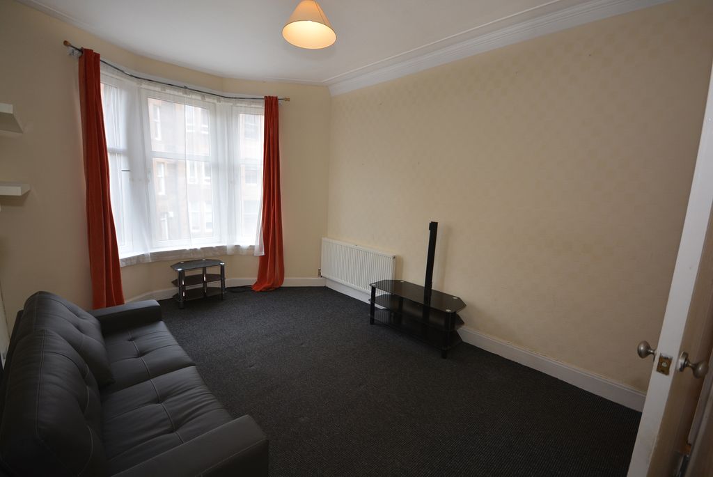 Property photo 3 of 9 Lounge 2