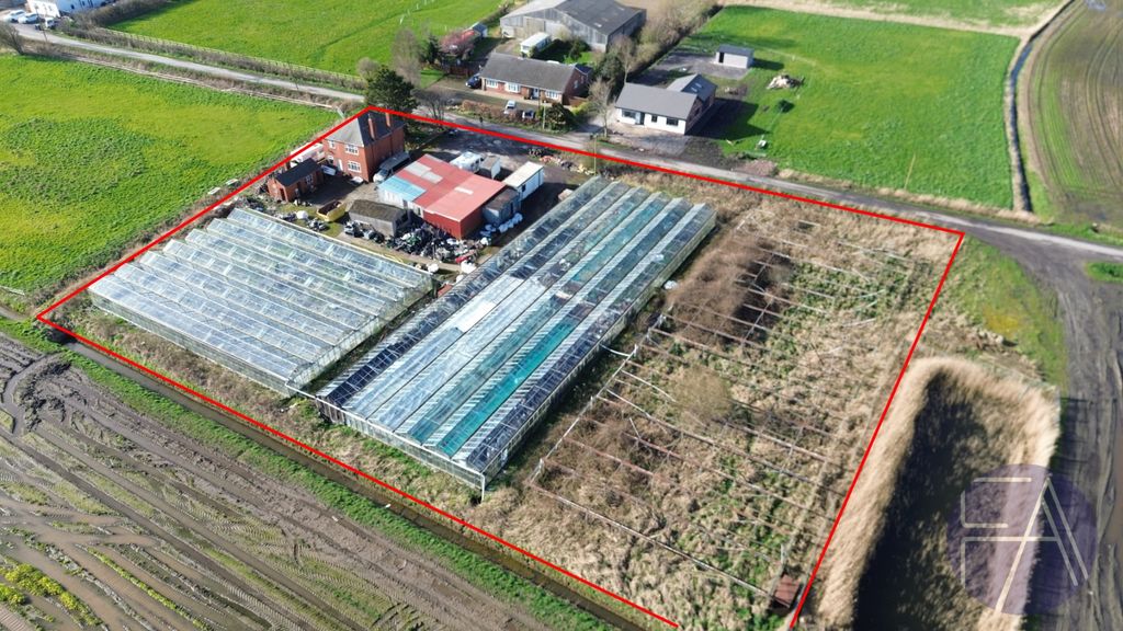 Property photo 1 of 43 4986400