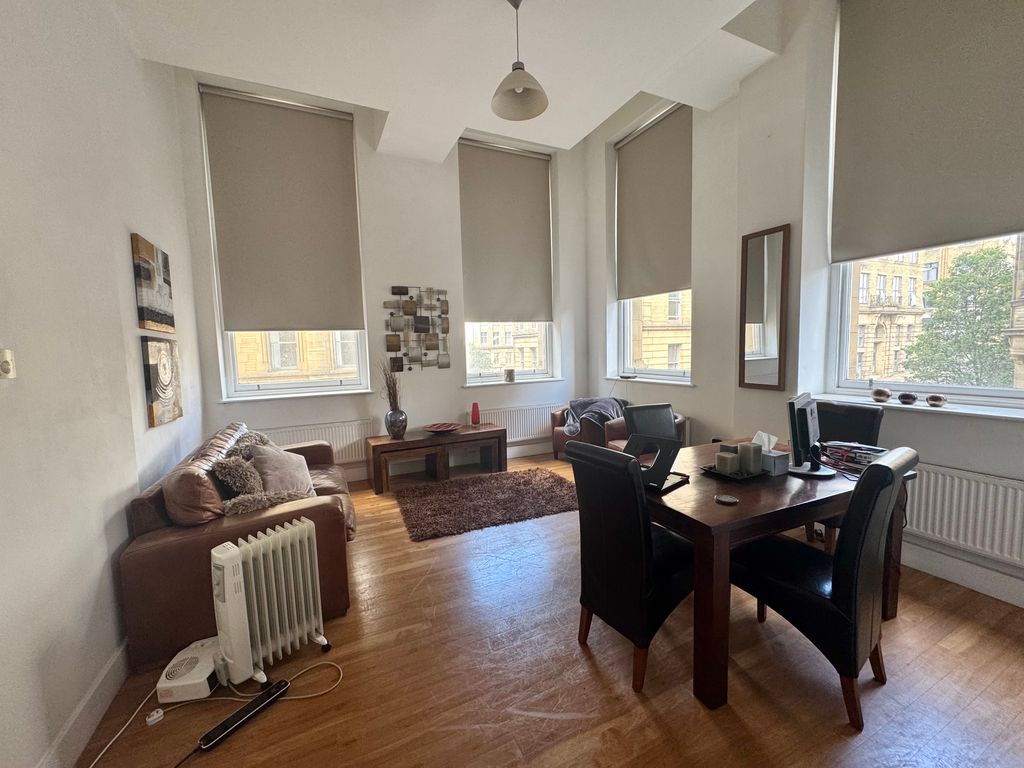 Property photo 3 of 7 Living Room