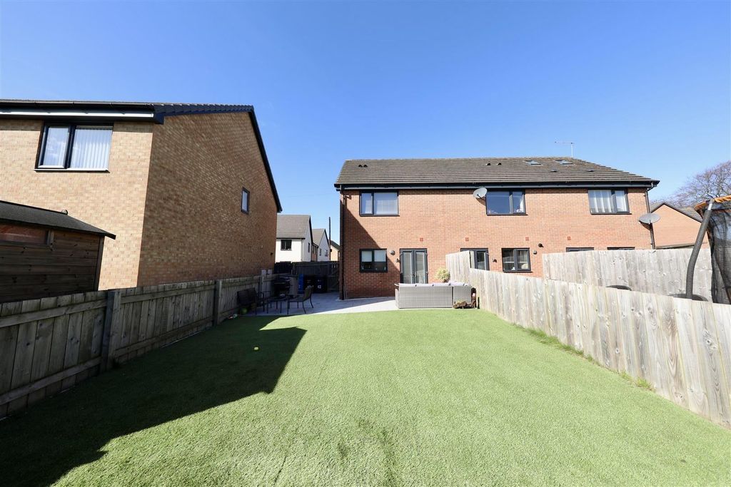 Property photo 3 of 14 Outside