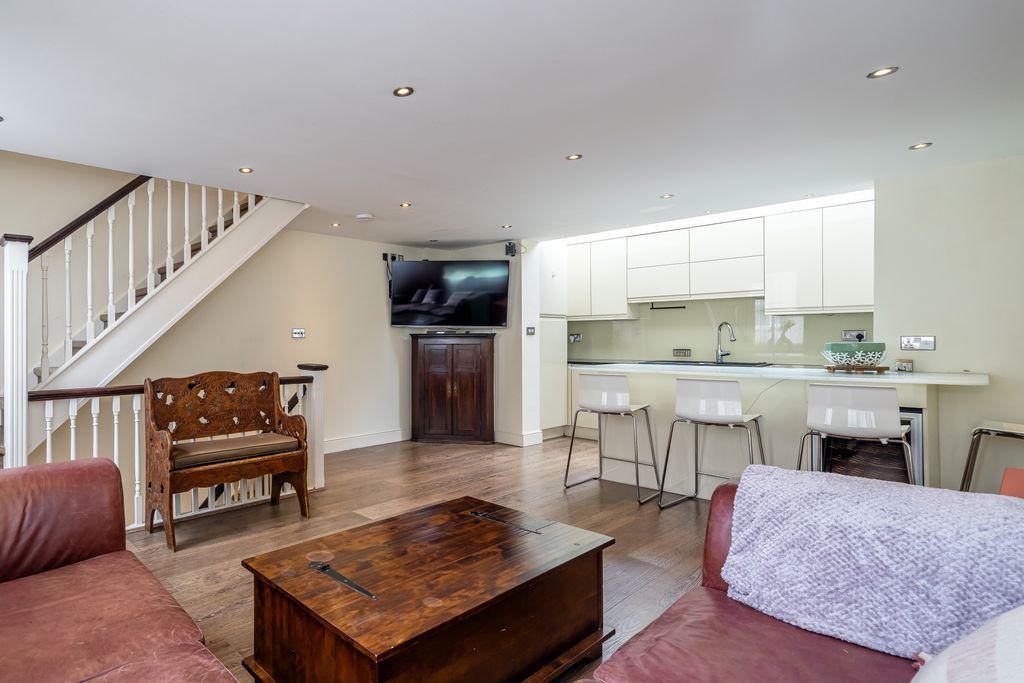 Property photo 1 of 28