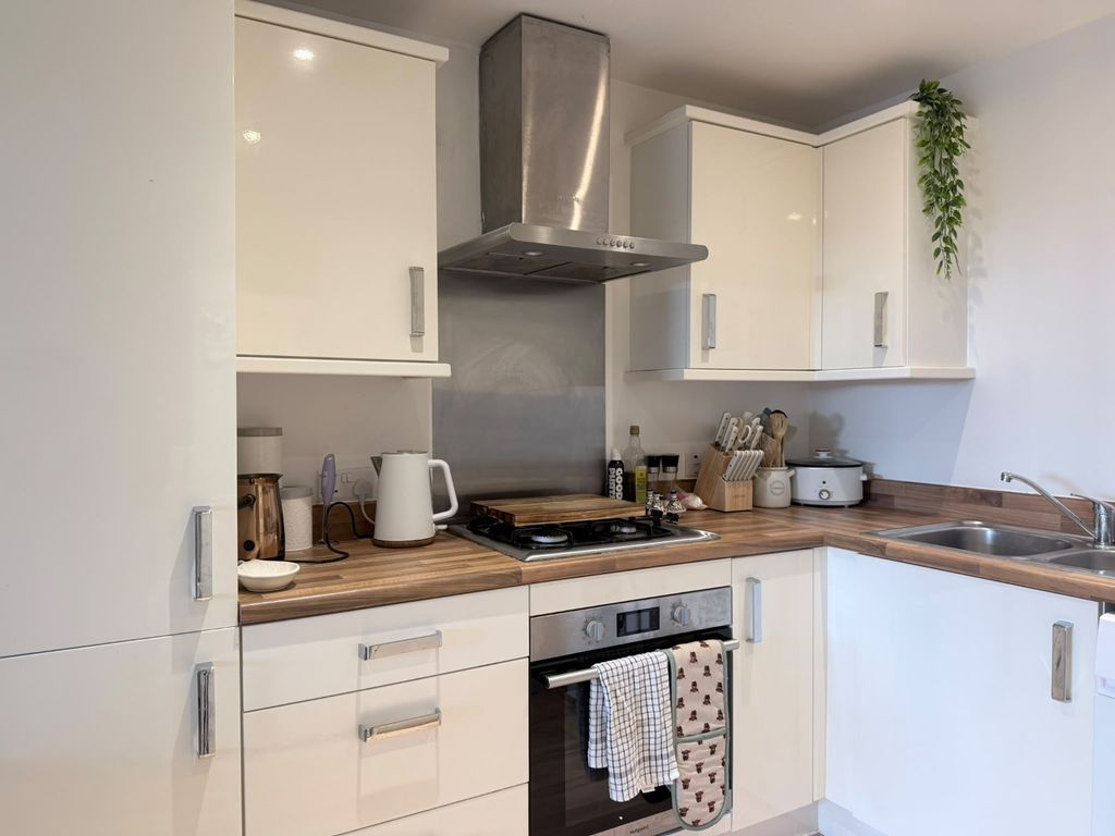 Property photo 3 of 17 5549403