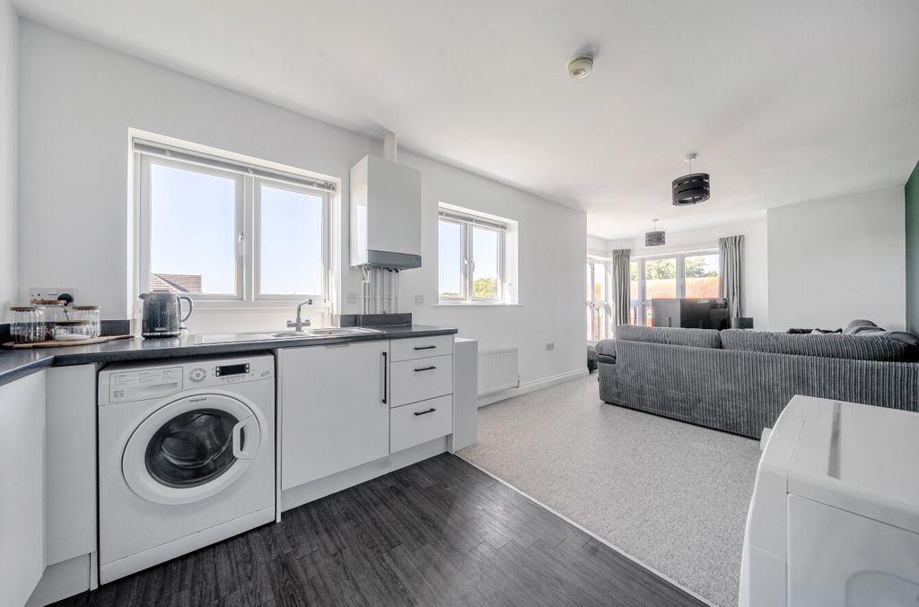 Property photo 2 of 11 1358569-5-68d277B...