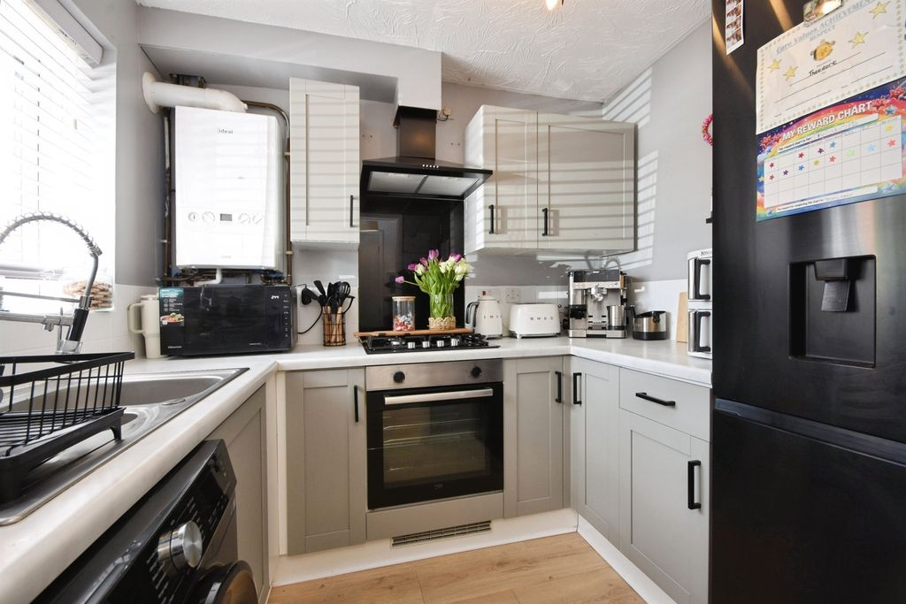 Property photo 3 of 16 Kitchen