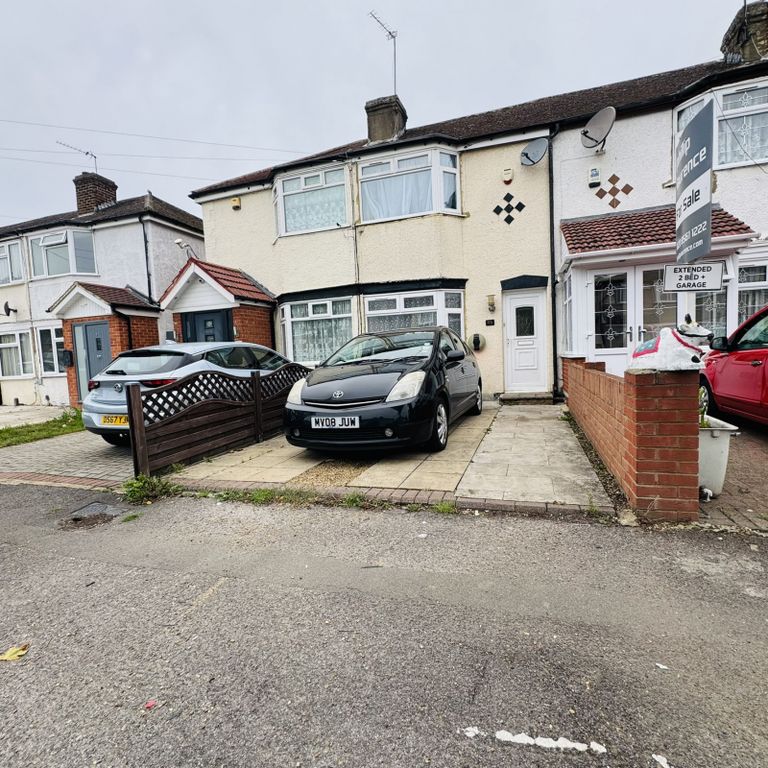 Property photo 1 of 8 2 Bed Terraced House To Rent Fairholme Crescent, Hayes Ub4