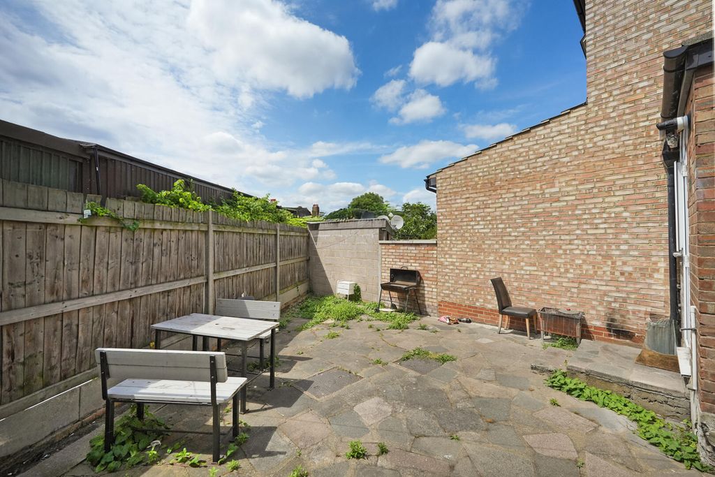 Property photo 3 of 15 Terrace / Patio