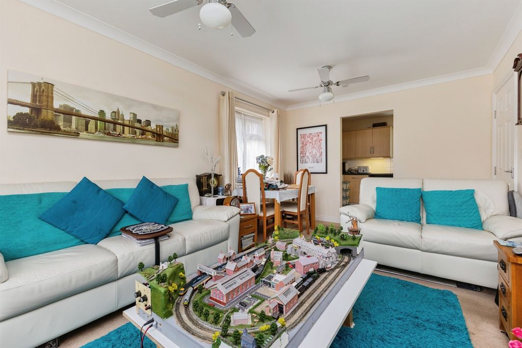 Property photo 2 of 16
