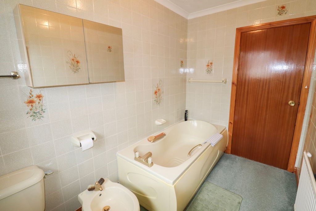 Additional image 21 of 3 bed detached bungalow for sale1 Craignair Gardens, Dalbeattie DG5