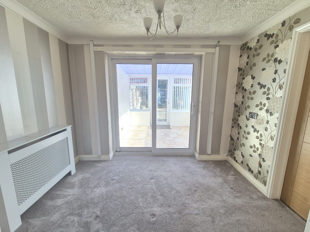 Property photo 3 of 10 Living Room