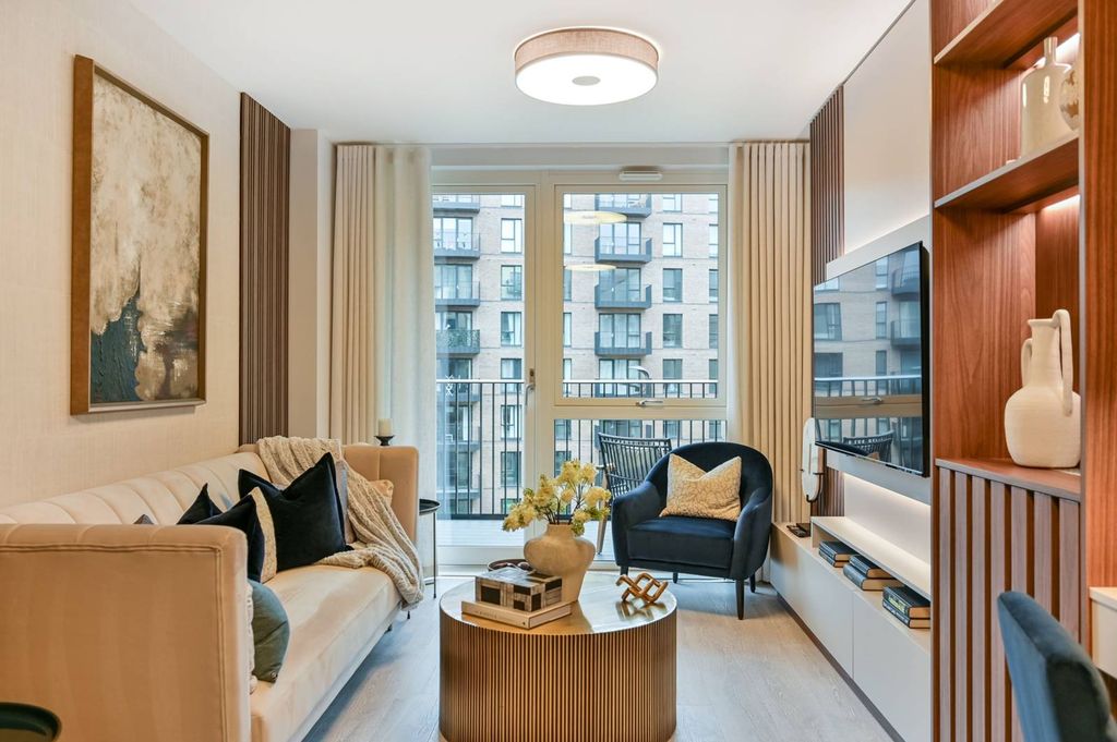 Property photo 2 of 20