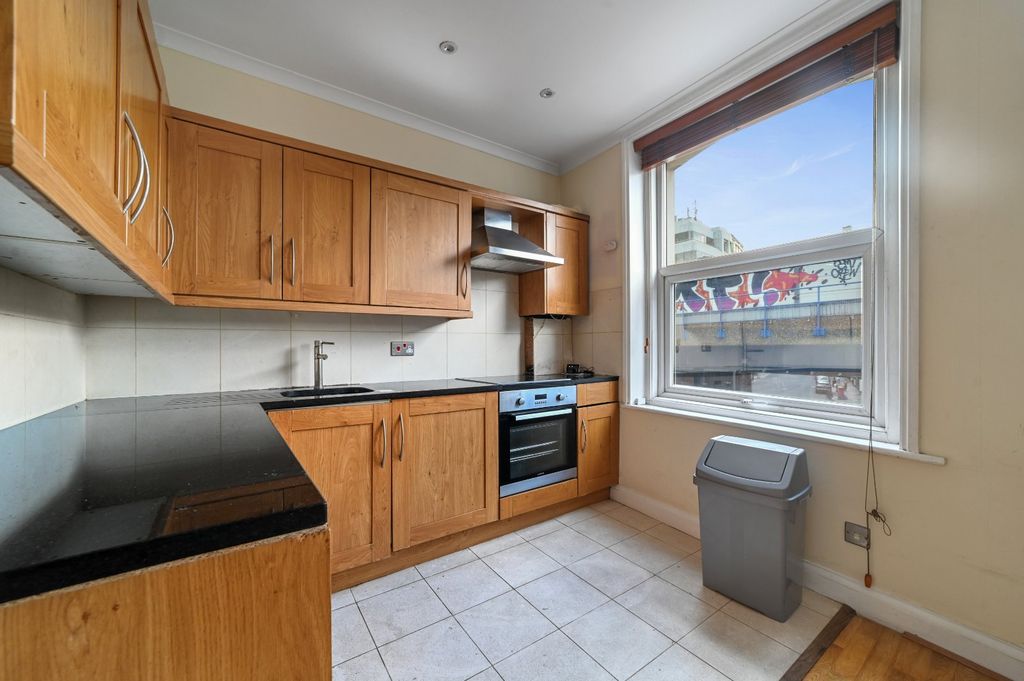 Property photo 2 of 7 Kitchen