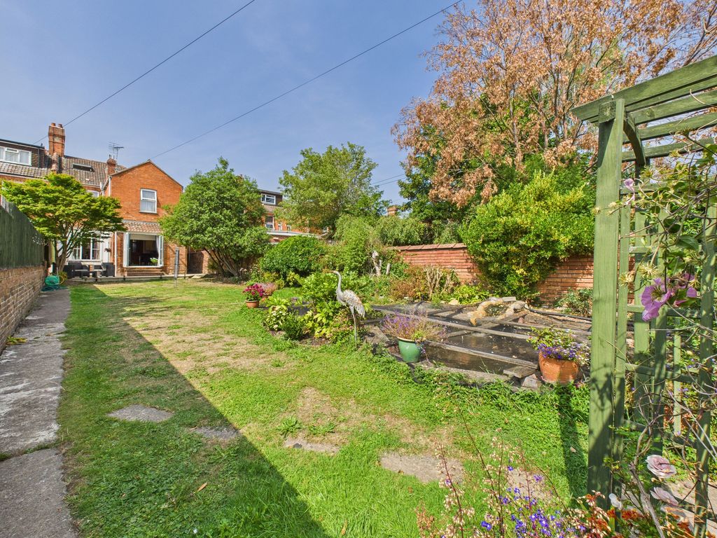 Property photo 2 of 28