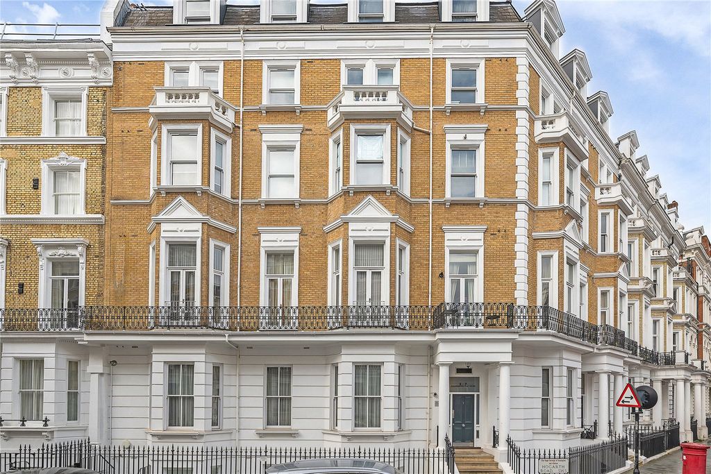 Property photo 1 of 8 Exterior