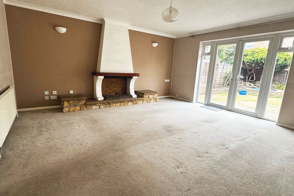 Property photo 2 of 10 Lounge