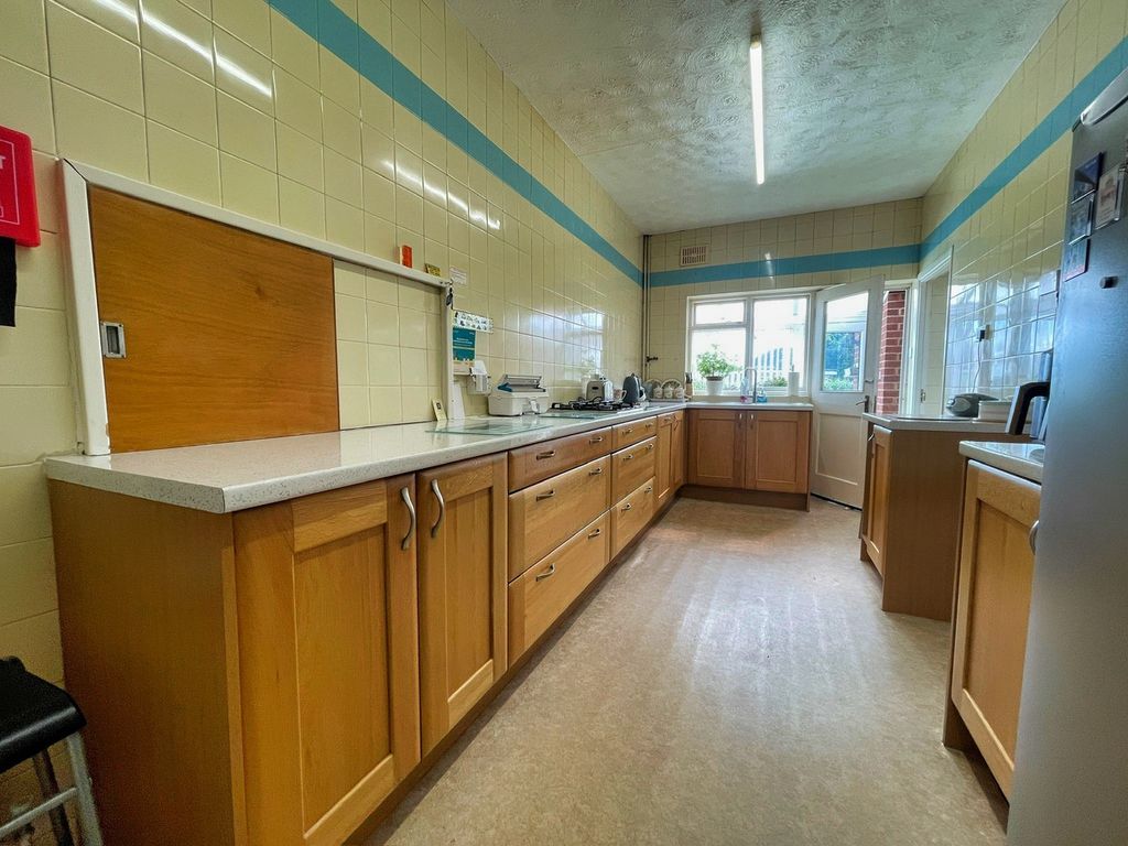 Property photo 2 of 32