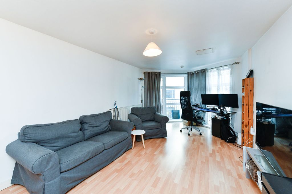 Property photo 2 of 11