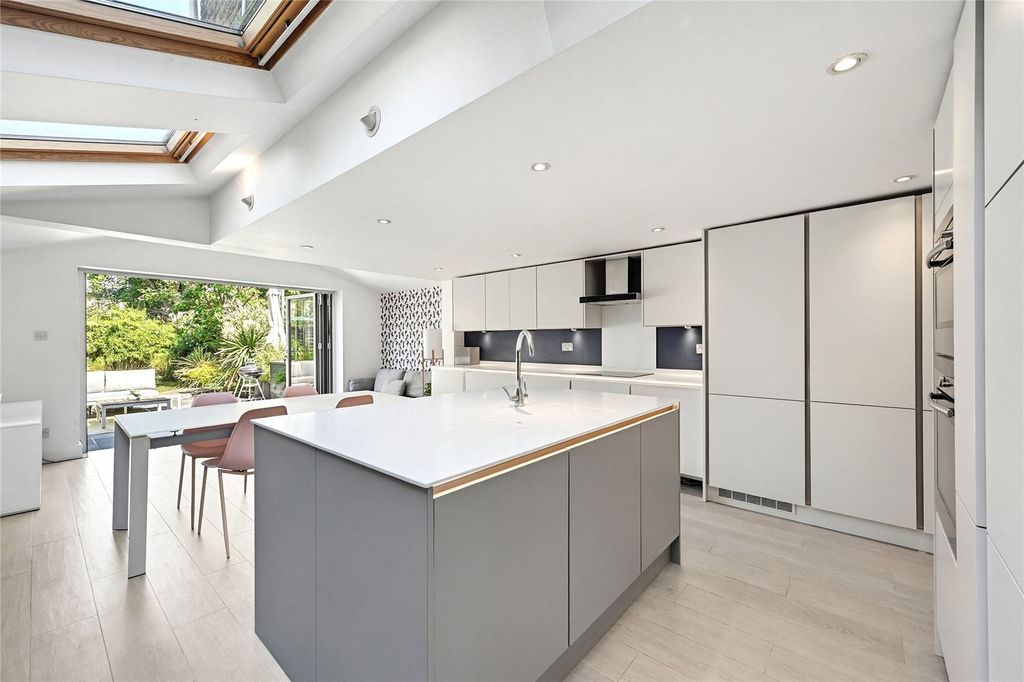 Property photo 3 of 17 Kitchen/Dining
