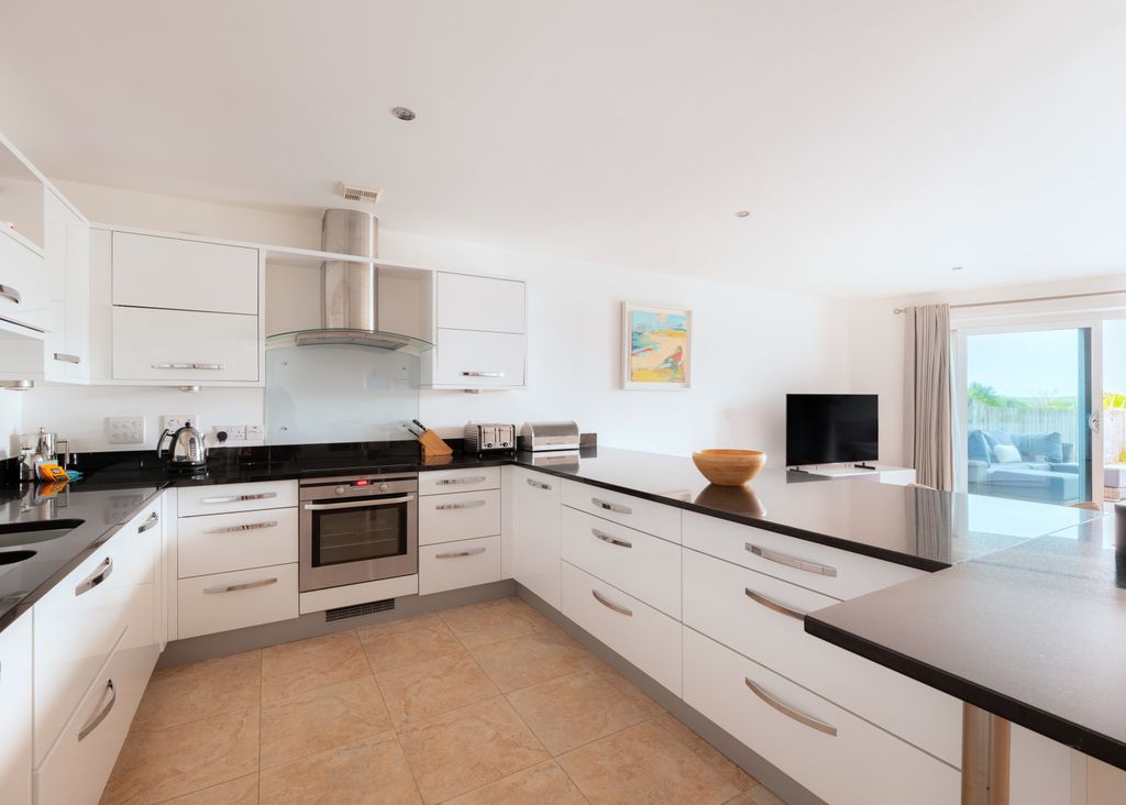 Property photo 3 of 24 Gallery