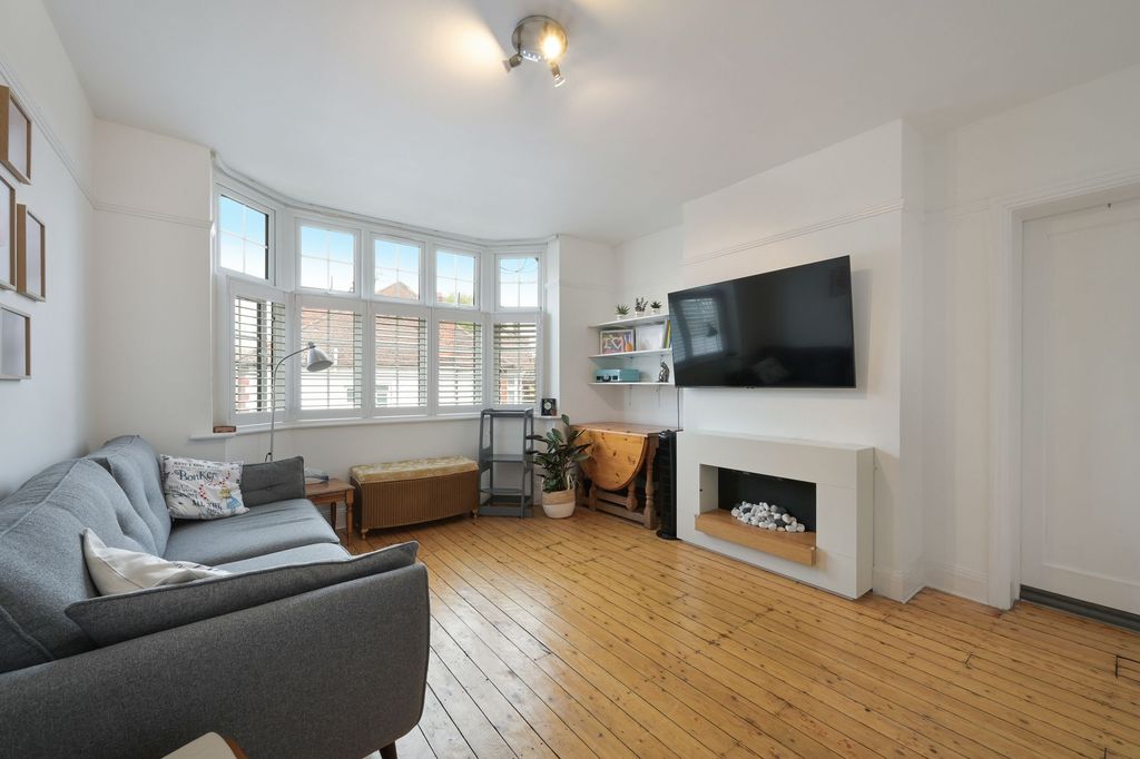 Property photo 2 of 8