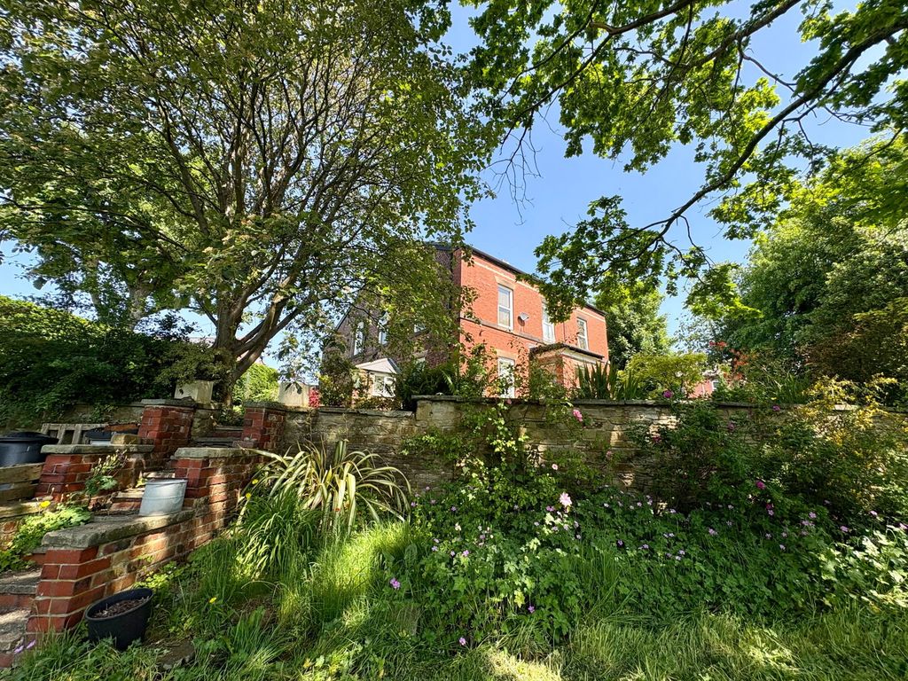 Property photo 1 of 43