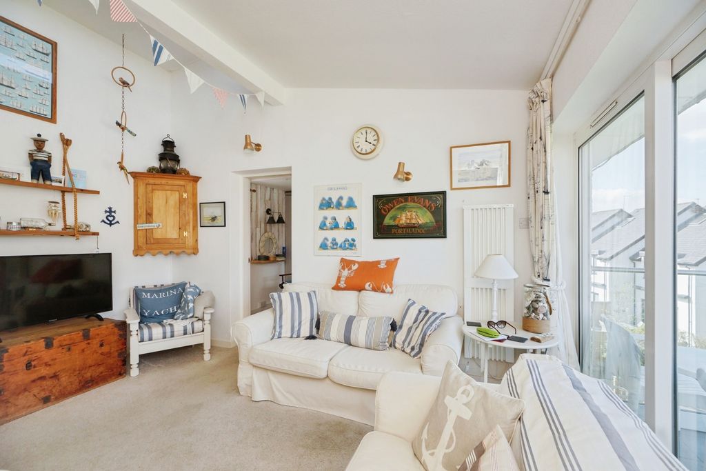 Property photo 3 of 16 Pbox-Img.Jpg