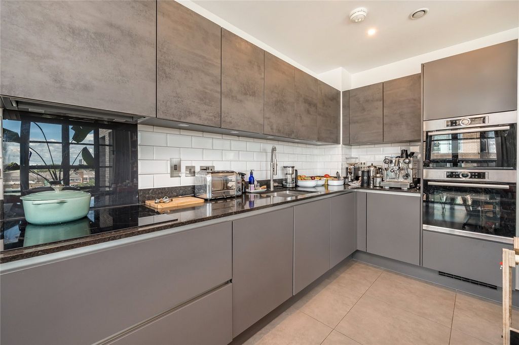 Property photo 3 of 14 Kitchen