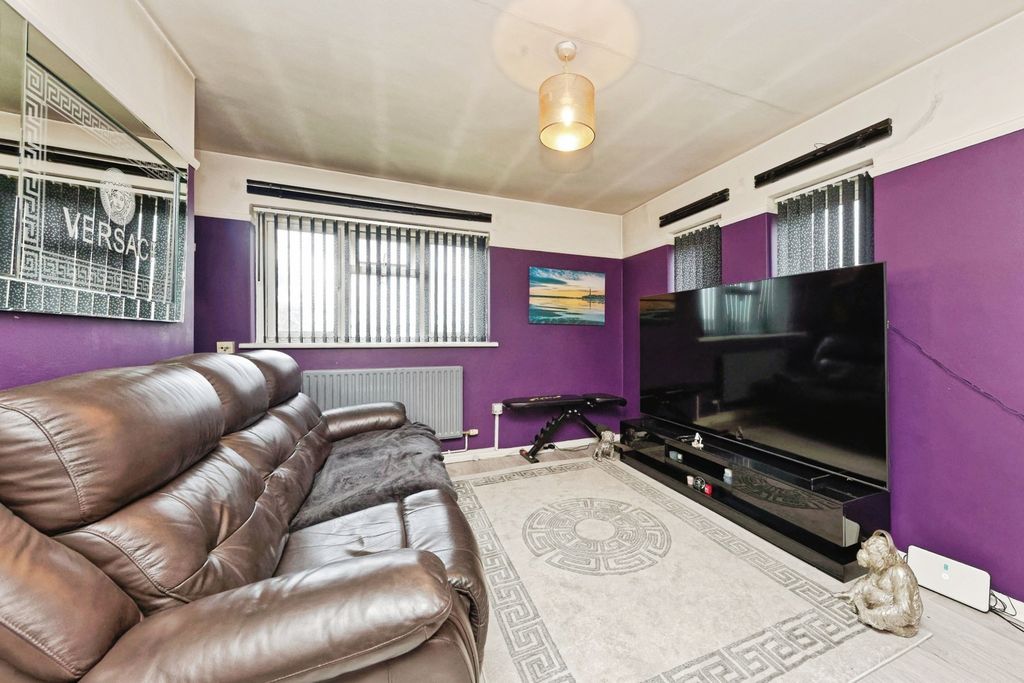 Property photo 3 of 11 Pbox-Img.Jpg