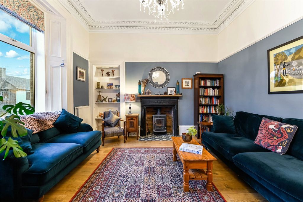 Property photo 3 of 19 Living Room