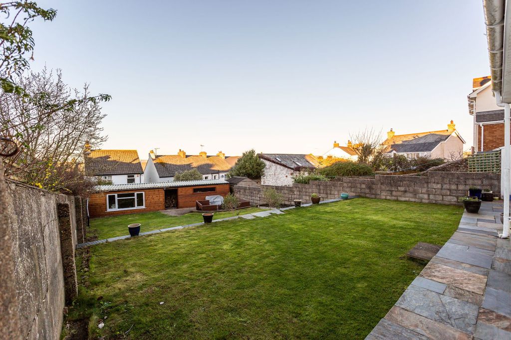 Property photo 2 of 41