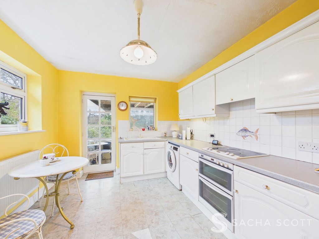 Property photo 3 of 19 Kitchen / Breakfast Room