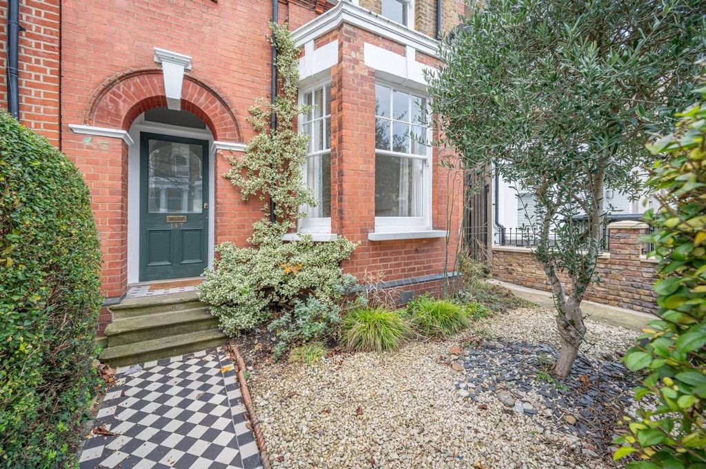 Property photo 3 of 18