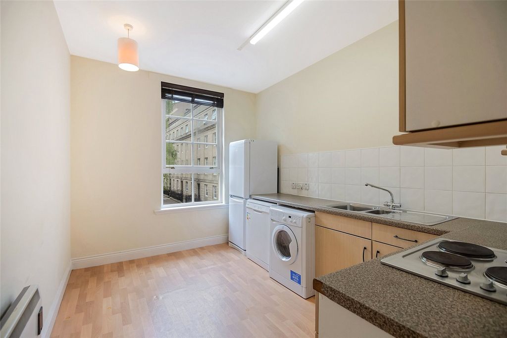 Property photo 3 of 17 Kitchen