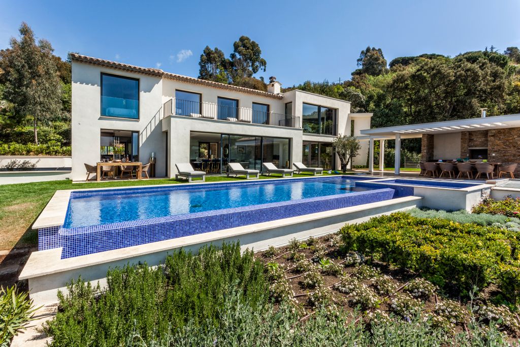 Property photo 2 of 60