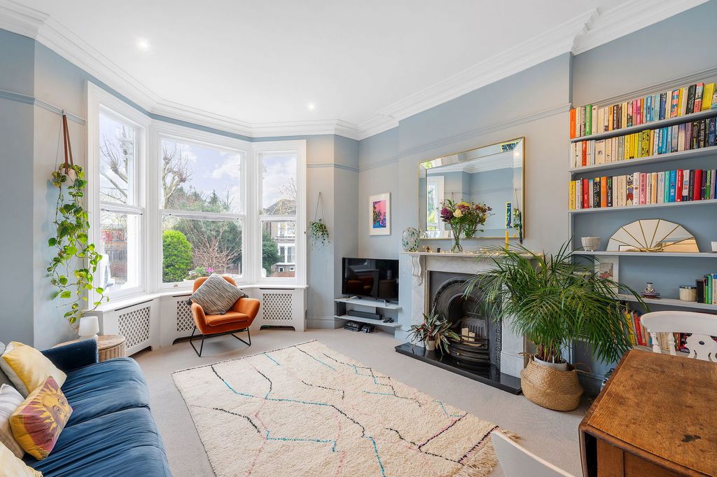 Property photo 1 of 18