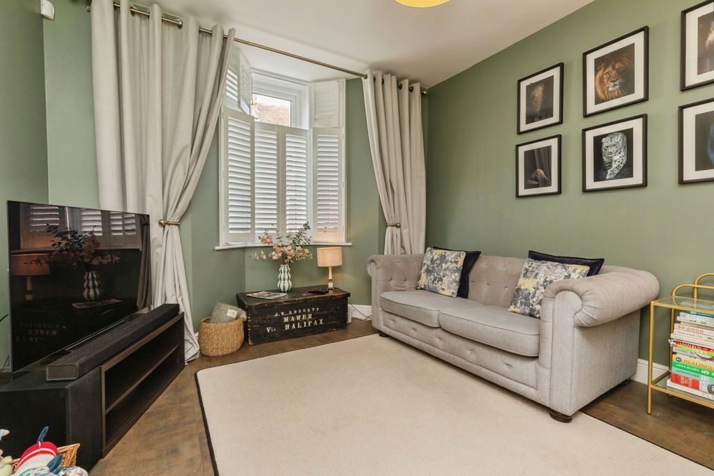 Property photo 2 of 21 Pbox-Img.Jpg