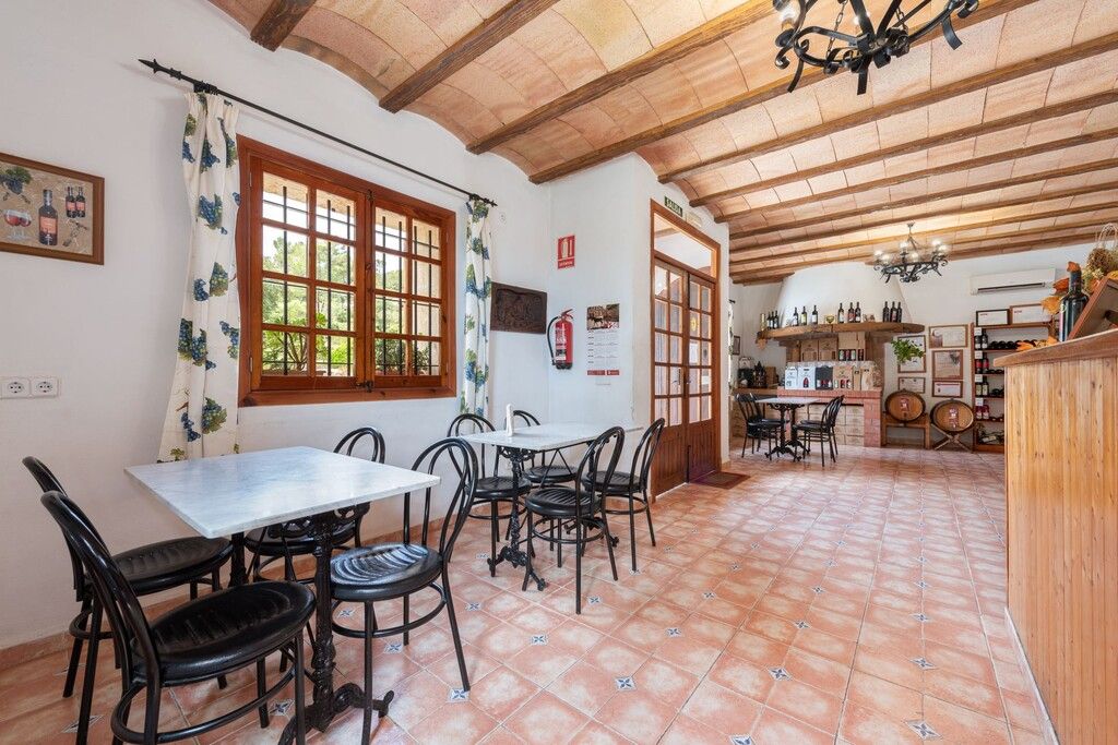Property photo 2 of 12 Interior (2)