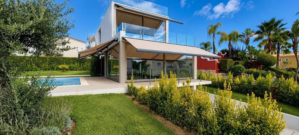 Property photo 1 of 32 3+1 Bedroom Furnished Villa In Quinta Jacintina – Elegance And Exclusivity, Vale Do Garrão